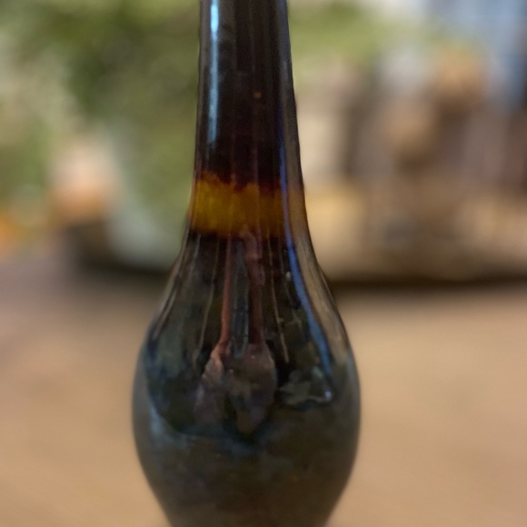 Three Hands Corp small vase - Picture 6 of 6